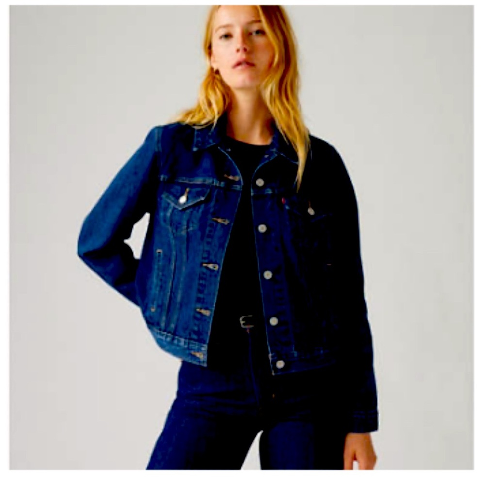 Classic Levi’s denim Jean jacket dark wash size M